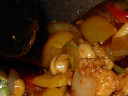 2a Gai pad met mamoang himapan.   2a.  Kyckling eller tiger räkor 16/20  ( 7st ) ( 10st ) 150:- 170:-  med cashewnötter grönsaker och ris.( Finns jordnötter i chilipaste )  Pris: 120:- / 150:-/ 170:-