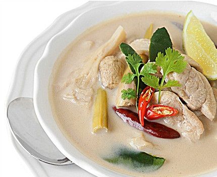 20a.  Tom khaa gai.  20 a.  Thai kyckling soppa i kokosmjölk, galanga rot, citrongräs, kafirlime blad och ris. Pris 120:-