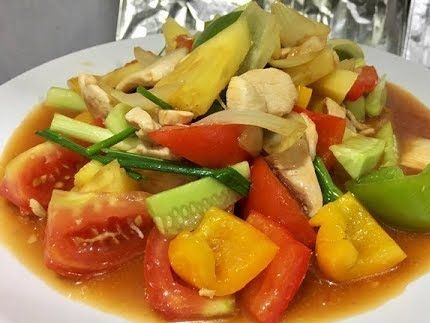21a. Pad priowan moo, gai, gong   21a. Wokade grönsaker i sötsur sås på Thailändskt vis och ris. Alt. Fläsk kött, kyckling eller tiger räkor. Med fläsk kött, kyckling. Pris: 120:-  Med tiger räkor 7 st 16/20 150:- 10 st 16/20 Pris: 170:-