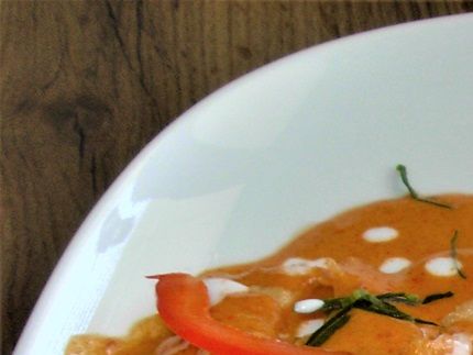NYHET 4. Choo Chee Kyckling med thai röd curry sås. friterad skivad kycklingfile i  thai röd curry, sås av kokos, Kaffir Lime, röd paprika och ris Pris: 120:-